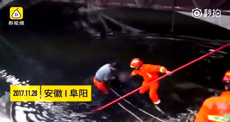 Chinese Woman Attempts Suicide, Puffy Jacket Saves Her From Drowning