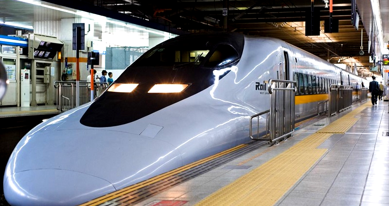 Japanese Bullet Train Almost Speeds Off With 200 Passengers Left Behind