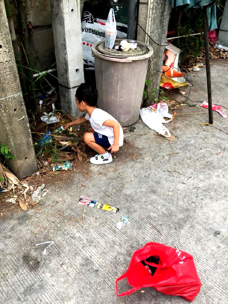 thai mom son garbage