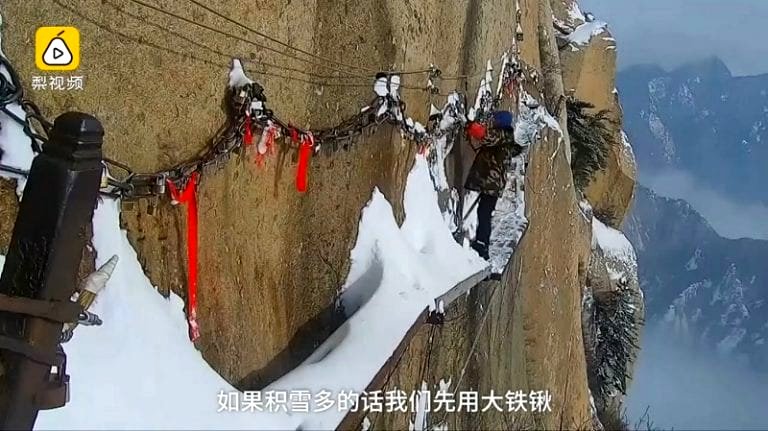 Badass Workers Clean Snow Off Cliff at the ‘World’s Most Dangerous Hike’ in China