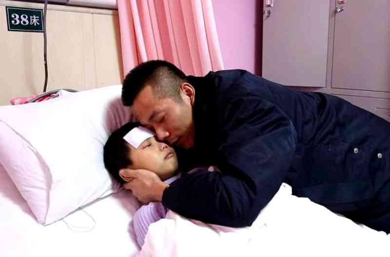 cancer-stricken chinese girl asks father to stop treating her