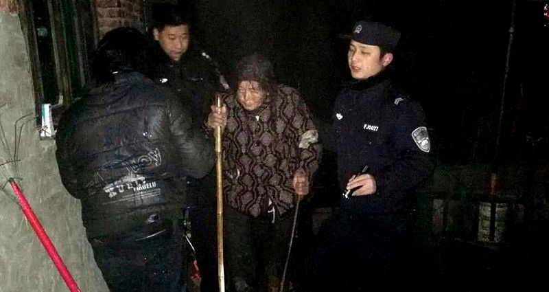 Missing Elderly Chinese Woman With Dementia Found Cleaning Tomb of Dead Husband