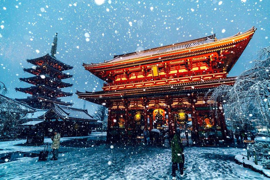 Japanese Photographer Captures Tokyo Covered By Heavy Snow
