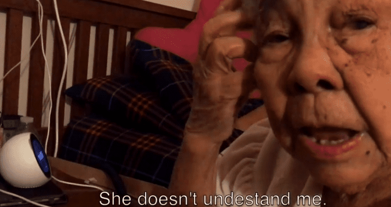 Filipina Grandma Gets Frustrated Because Alexa Can’t Understand Her