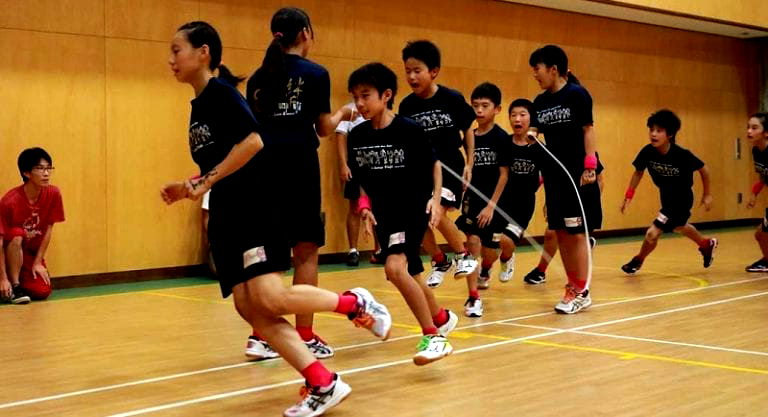 Japanese Students Break World Jump Rope Record in Mesmerizing Video