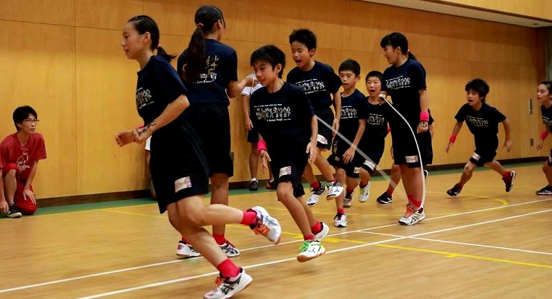 Japanese Students Break World Jump Rope Record in Mesmerizing Video