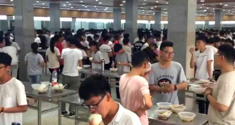 Chinese School Removes Chairs in Cafeteria So Students Will Study More