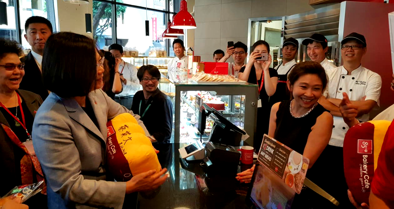 85°C Bakery in LA Outrages Chinese People After Serving Taiwan’s President During Visit