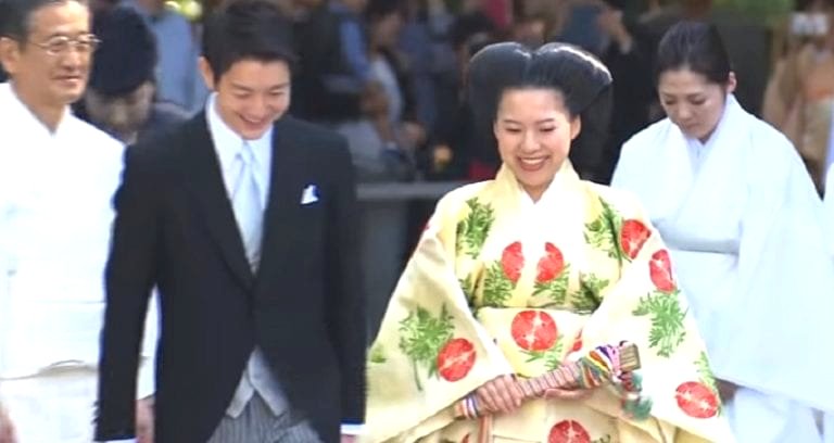 Japan’s Princess Ayako Officially Gives Up Royal Status to Marry ‘Commoner’