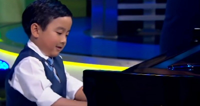 Piano Prodigy Who Plays Beethoven and Mozart Would Make All Asian Parents Proud