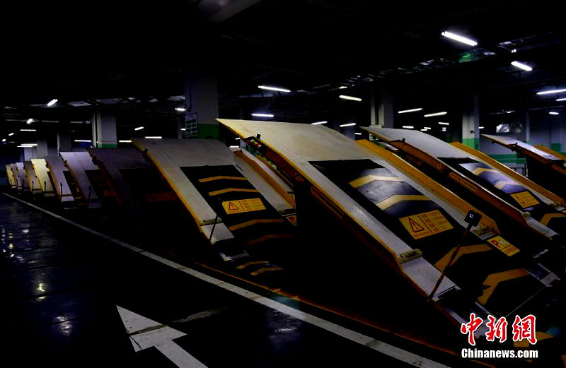 Chongqing, a major city in southwest China, just opened its first inclined parking lot as an experiment to save space for more cars.