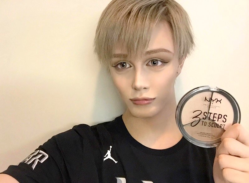 Masashi Kuwata, the son of former Japanese professional baseball player Masumi Kuwata, is gaining attention online for his transformation from being a young Japanese man to a living doll.