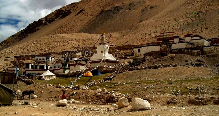 China Closes Mount Everest’s Base Camp Because Tourists Turned it Into a Dump