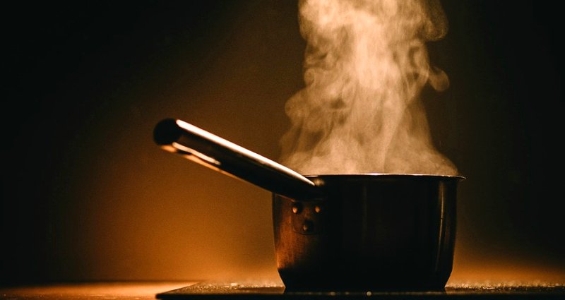 Why Chinese People Boil Vinegar at Home When Someone is Sick (and Does it Work?)