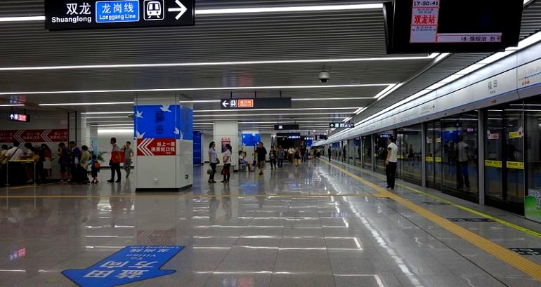 In China, People Now Pay for the Subway By Using Their Face