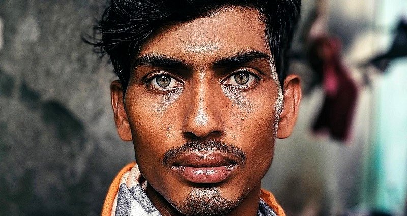 Bangladeshi Construction Worker’s Stare Breaks the Internet