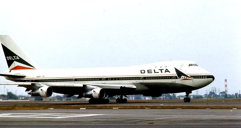 Two Teens Flying Alone Reportedly Kicked Off a Delta Flight Because of Their Peanut Allergy