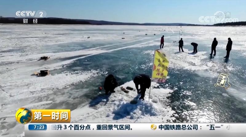 Dramatic explosions in a frozen river created "geysers" of ice in China last week.