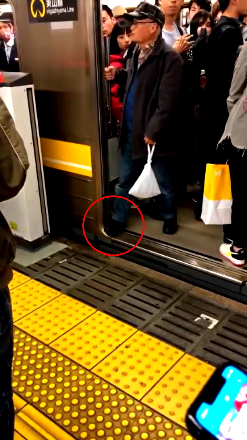 An elderly Japanese commuter who managed to stop a train has gone viral on social media.