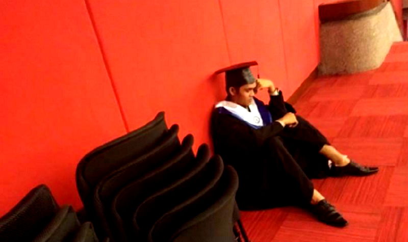 Student Breaks Down at Graduation Because His Parents Allegedly Didn’t