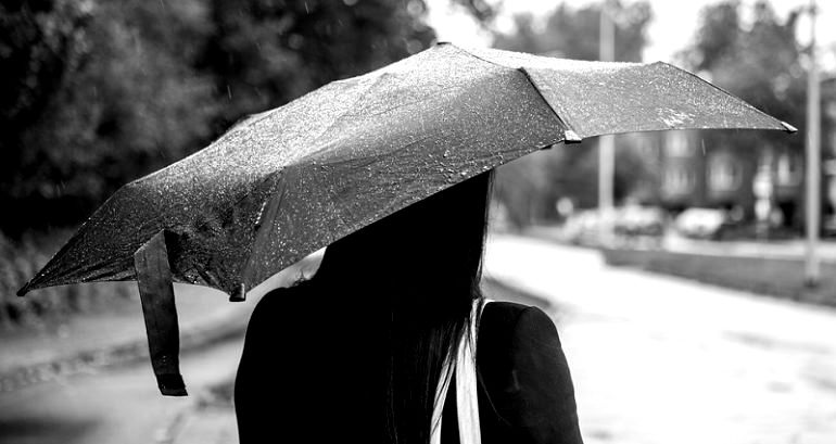 98-Year-Old Woman Walks 2 Miles in the Rain to Pay $1.49 Debt From 50 Years Ago