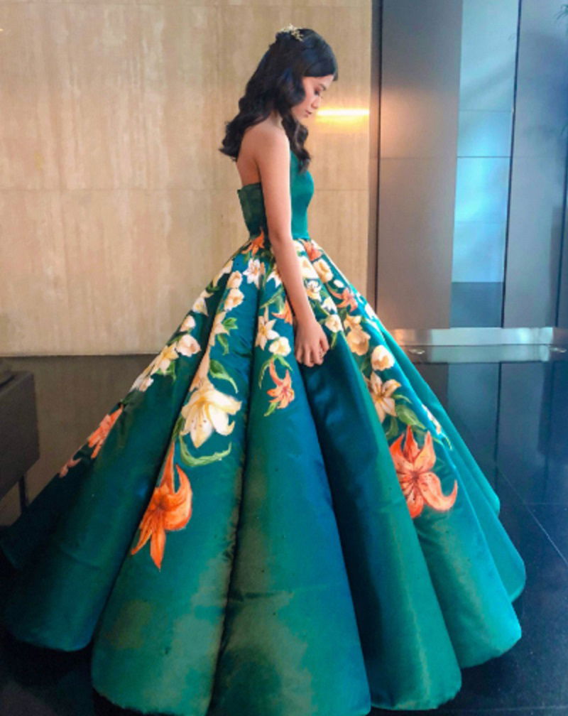 Filipina Teen Paints and Sews Her Own Prom Dress The Result is Stunning