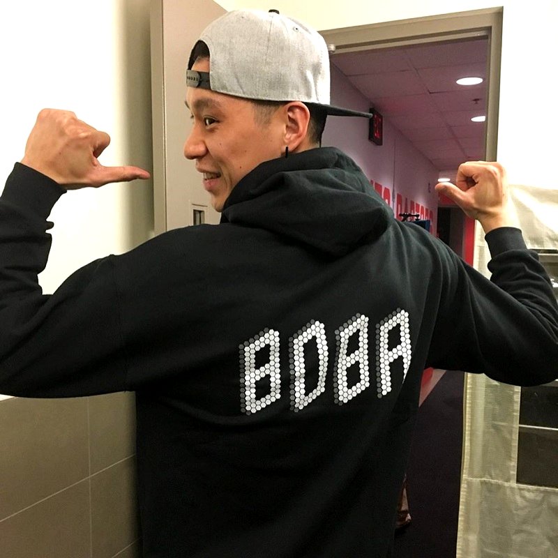 Toronto Raptors’ point guard, Jeremy Lin, surprised many of his fans on May 8 when he arrived at the Raptors’ and Philadelphia 76ers’ game wearing a sweatshirt that honors the ultimate drink of the Asian American community: boba – or bubble tea.