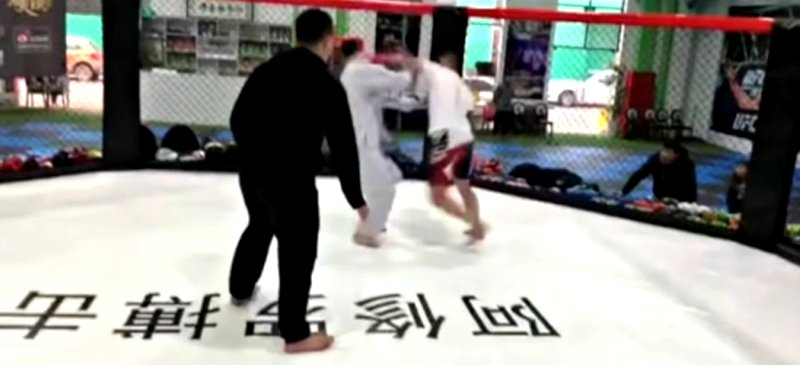 A wing chun enthusiast in southwestern China is being ridiculed on social media after challenging MMA fighters and losing a match in just a few seconds.