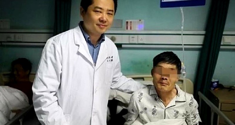 Drunk Chinese Man Throws Up a Throat Tumor, Swallows it Again