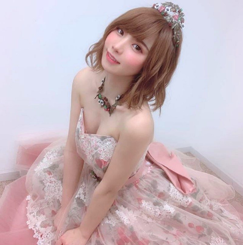 Enako, who has been widely regarded as Japan’s “Number One Cosplayer” for her brilliant take on a variety of characters, has apparently expanded her popularity beyond the otaku community. 