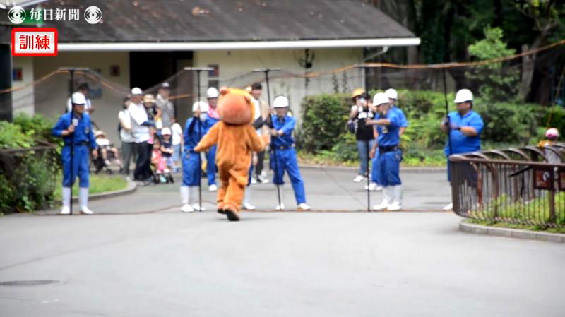 A drill preparing workers at a zoo in Ehima, Japan for an escaped lion has become the laughingstock of the internet over the weekend.