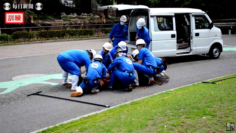 A drill preparing workers at a zoo in Ehima, Japan for an escaped lion has become the laughingstock of the internet over the weekend.