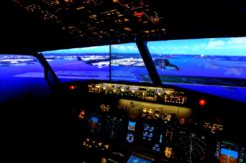 The Haneda Excel Hotel Tokyu, which is connected to the Haneda International Airport in Tokyo, has just unveiled a room equipped with a huge flight simulator as a form of entertainment for guests who want to experience what’s it like to be a pilot.