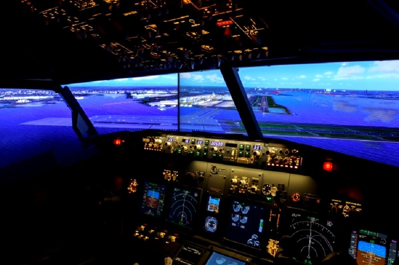 The Haneda Excel Hotel Tokyu, which is connected to the Haneda International Airport in Tokyo, has just unveiled a room equipped with a huge flight simulator as a form of entertainment for guests who want to experience what’s it like to be a pilot.