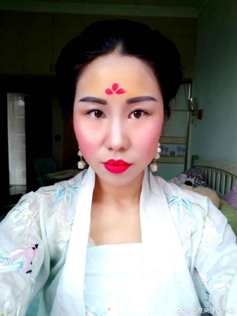 Following the release of Disney’s trailer for its live-action remake of “Mulan,” fans all over the world have begun recreating the image of the titular Chinese heroine — with particular attention to her traditional beauty.