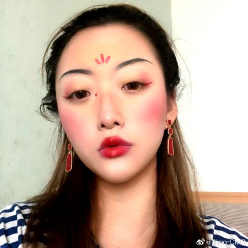 Following the release of Disney’s trailer for its live-action remake of “Mulan,” fans all over the world have begun recreating the image of the titular Chinese heroine — with particular attention to her traditional beauty.