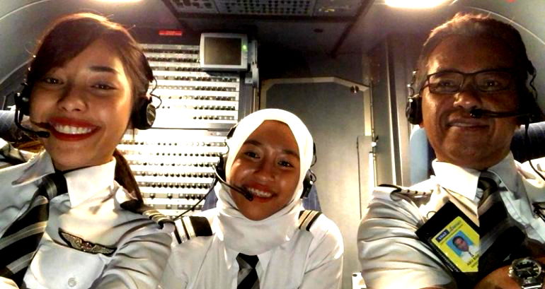 Malaysian Pilot Leaves 40-Year Career to Fly With His 2 Pilot Daughters at Another Airline