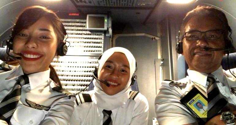 Malaysian Pilot Leaves 40-Year Career to Fly With His 2 Pilot Daughters at Another Airline