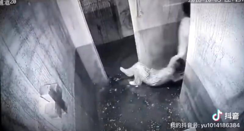 A woman has expressed gratitude to her group of male friends for saving her from a chainsaw “killer” at a “haunted” escape room in Shaanxi province last October.