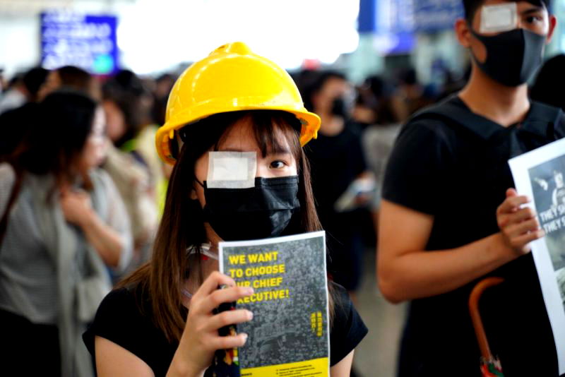 A police officer shot pepper balls point-blank at a group of protesters in Hong Kong over the weekend.