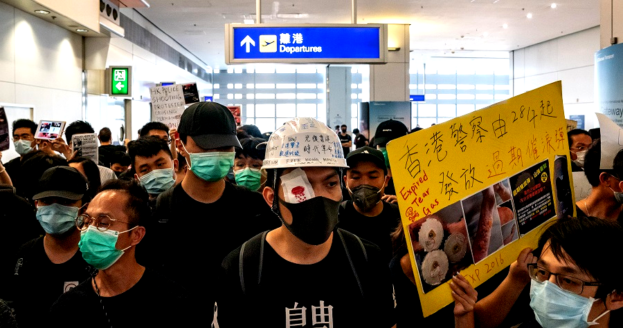 Hong Kong Airport Shut Down for 2nd Day as Police Ordered to Clear Protesters Out