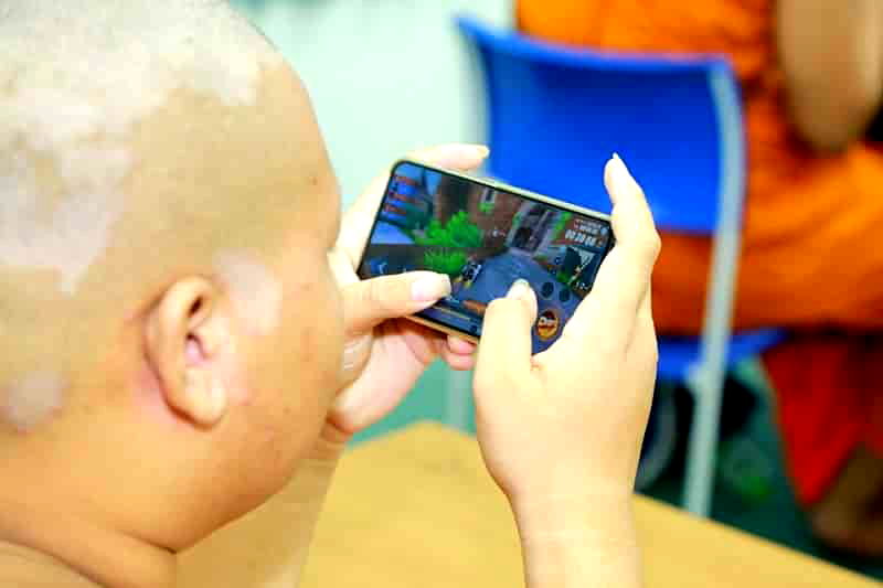 Three young novice monks from the Balee Sathit Suksa school were crowned as champions of an esports tournament for a mobile racing game in Thailand.