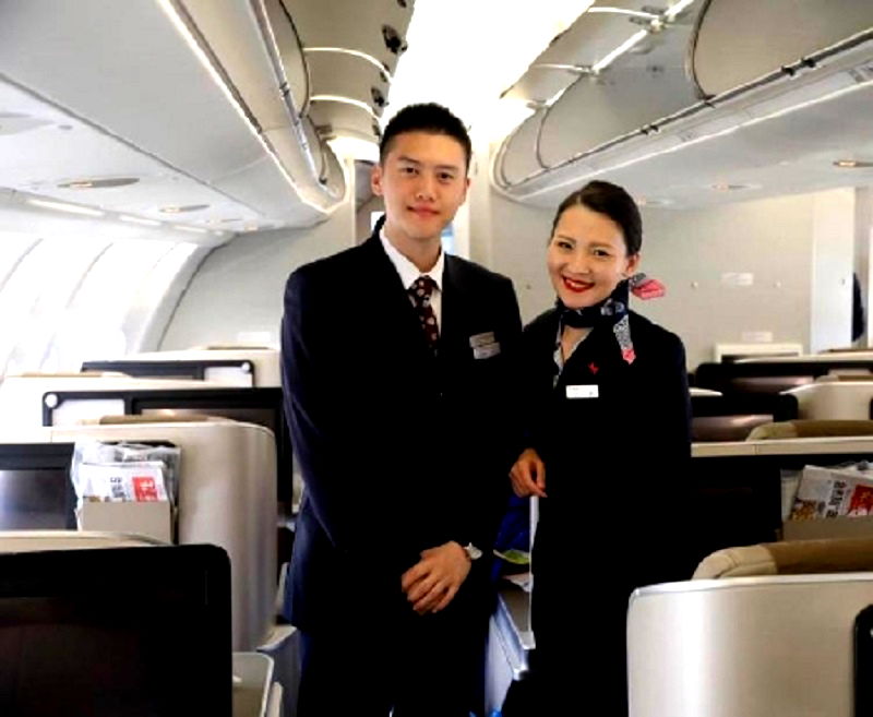 A 20-year-old Chinese man is now working with the same stewardess he took a photo with 15 years ago.