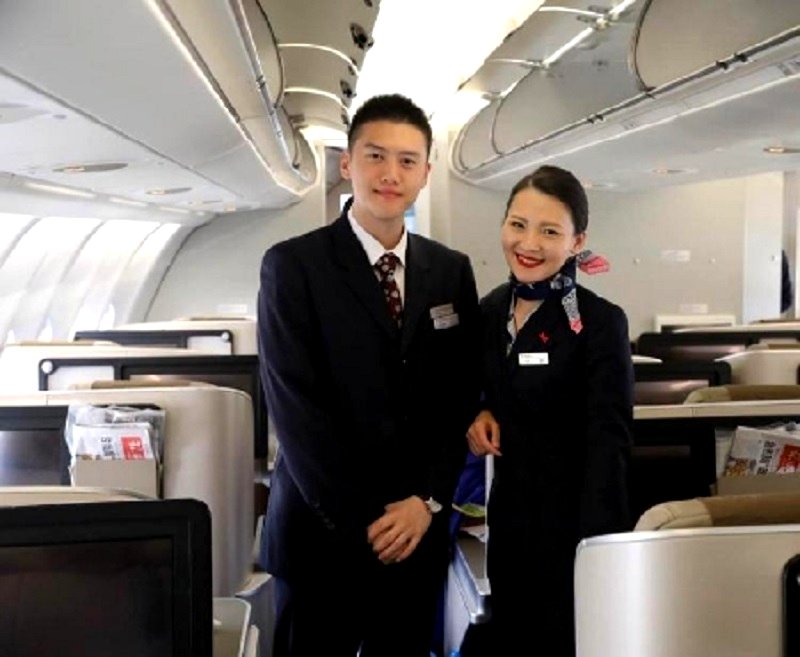 A 20-year-old Chinese man is now working with the same stewardess he took a photo with 15 years ago.