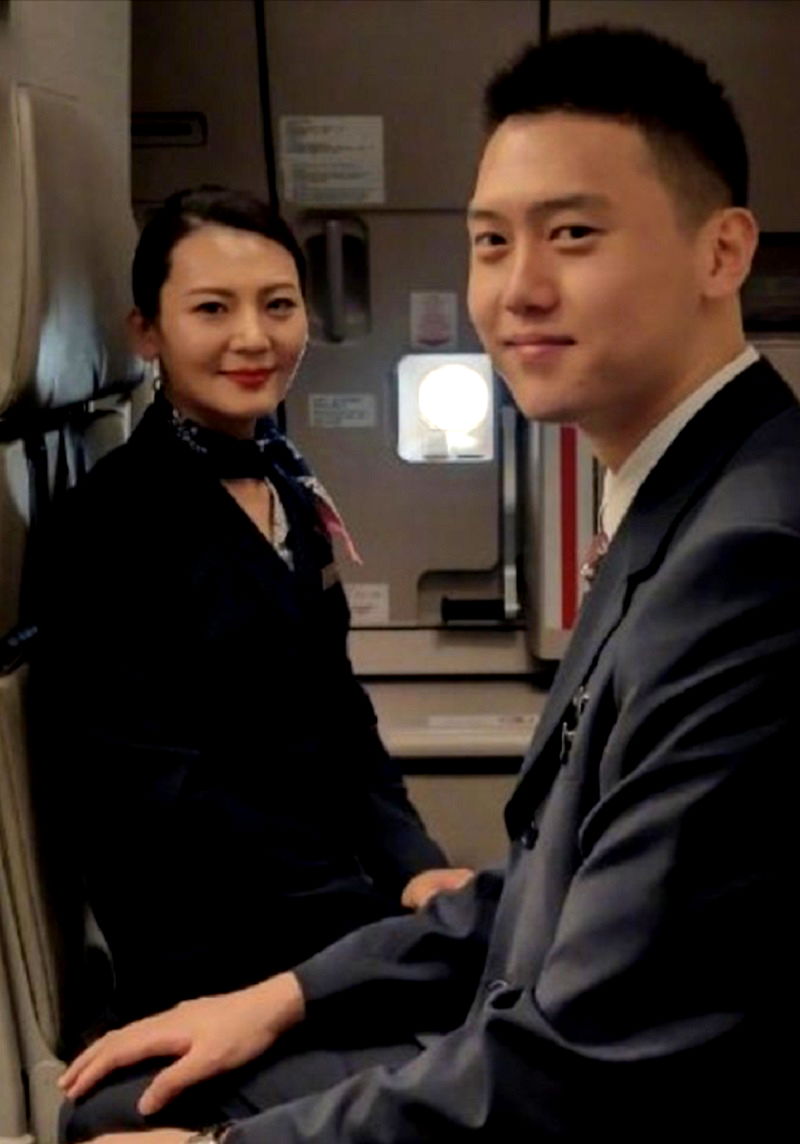 A 20-year-old Chinese man is now working with the same stewardess he took a photo with 15 years ago.