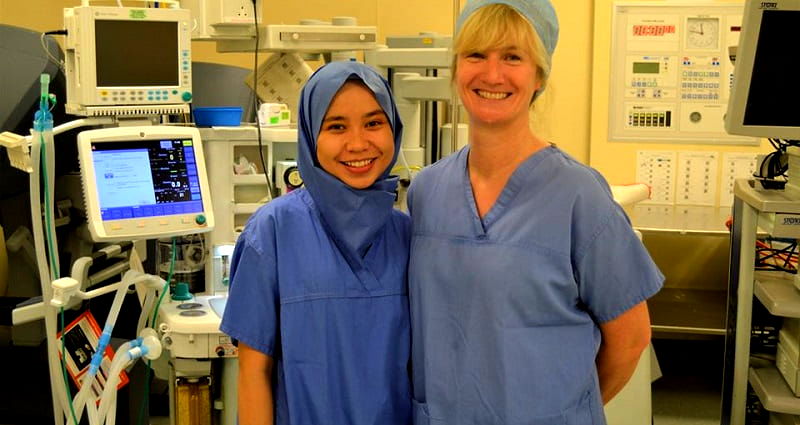 Malaysian Doctor in the UK Invents First Ever Disposable Hijabs for Surgeons