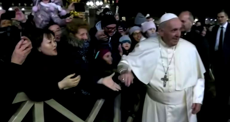 Pope Francis Slaps Woman’s Hand After She Grabs His Arm