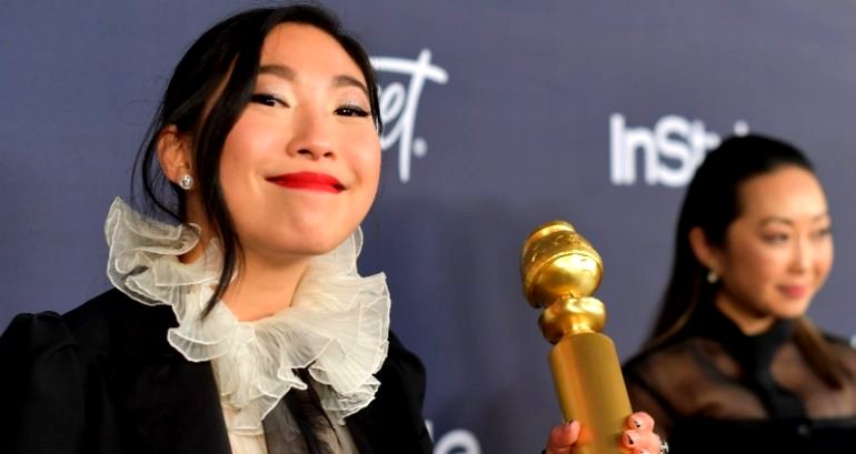 Awkwafina is the First Asian American to Win a Golden Globe for Lead Actress in a Comedy