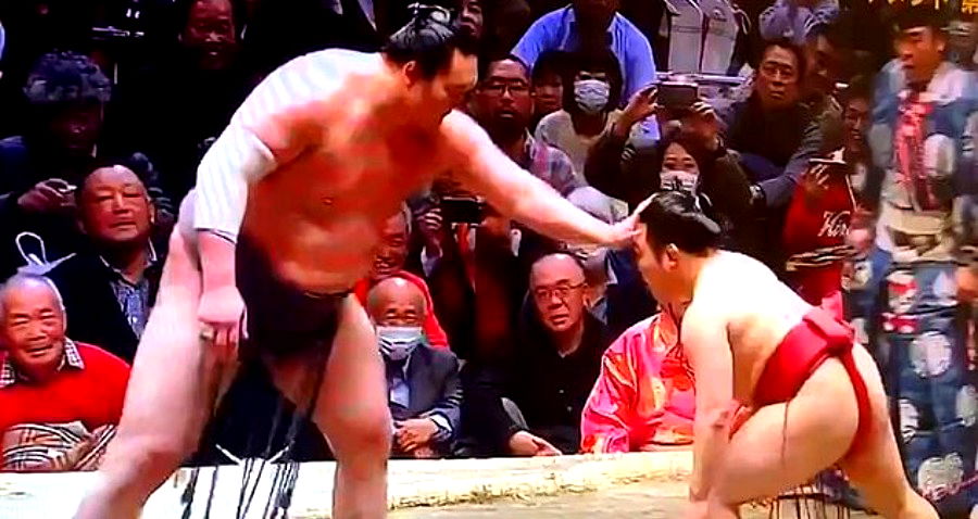 Short Sumo Wrestler Takes Down Opponent Twice His Size