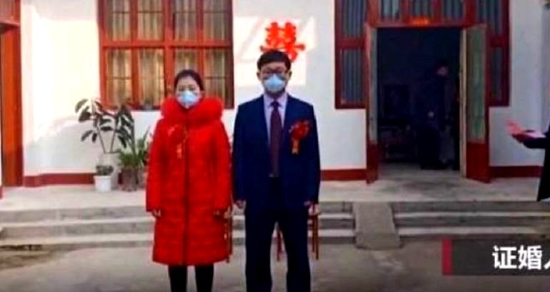 Chinese Doctor Has 10-Minute Wedding Before Rushing Back to Fight Coronavirus